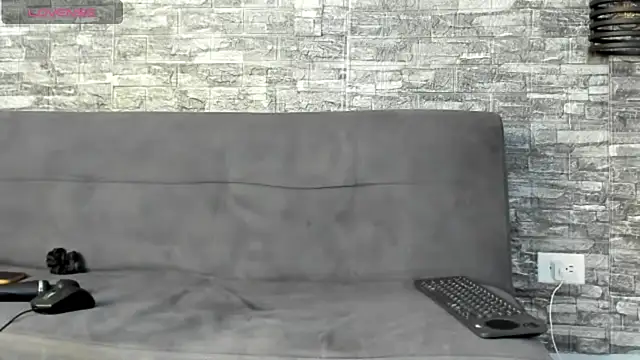 ASHLEY_AND_ASH's cam snapshot