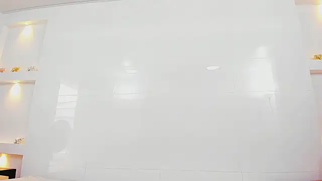 ikia_lopez_'s cam snapshot