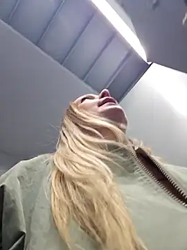 Bondgirl_013's cam snapshot