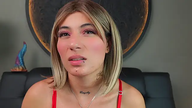 miss_sharlotte18's cam snapshot