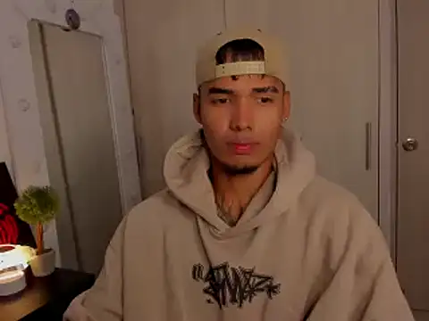 thomas_latin_boy1's cam snapshot