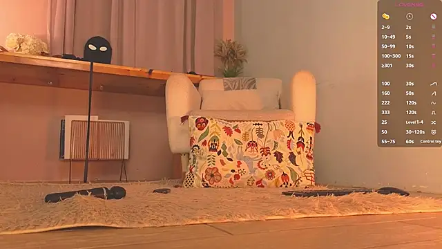 laracroftmansion's cam snapshot