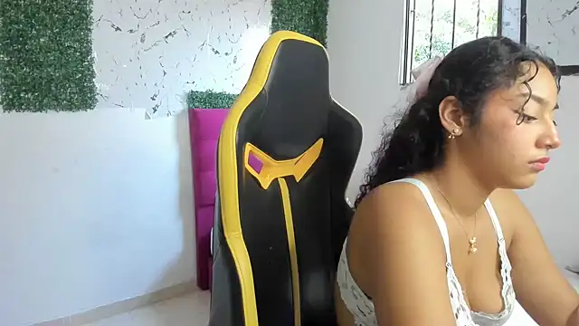 emily_stars1's cam snapshot