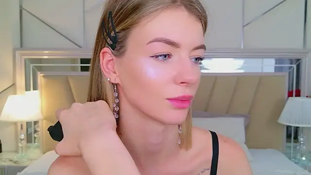 MeganMour's cam snapshot