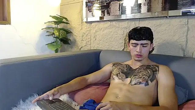 elliot_colton's cam snapshot