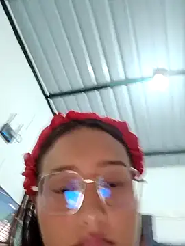 young_dairy01's cam snapshot