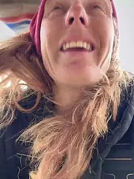 GoldenFlameGoddess live sex cam