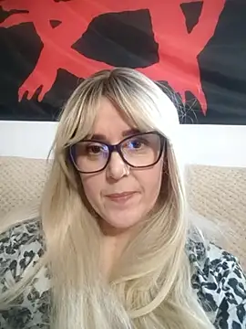 Amelialove42 live sex cam