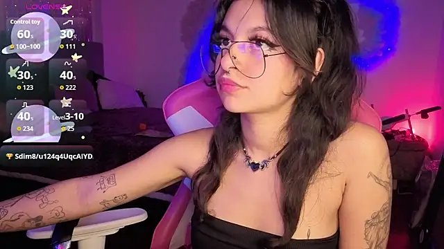 larah_uwu's cam snapshot