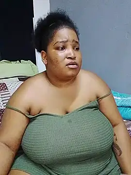 MassiveBoobsxxxx's cam snapshot