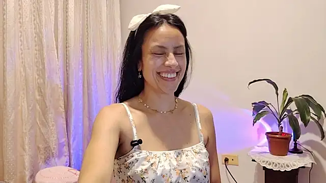 Bella_Exhibition's cam snapshot