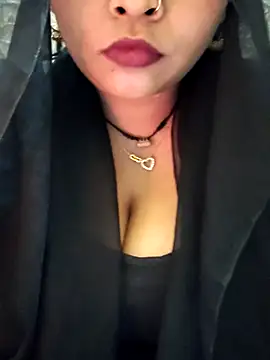 Indian-Nazia's cam snapshot