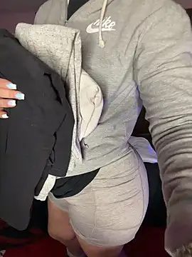 Milfshortcakes live sex cam