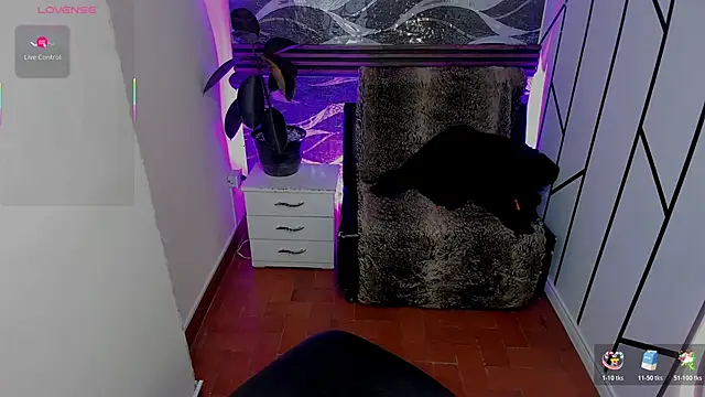 Hellish_centipede live sex cam