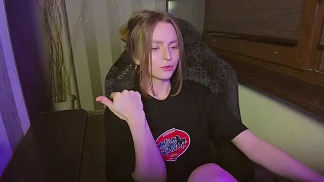 MollyRufous's cam snapshot