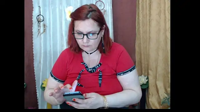 PlayfullMature's cam snapshot