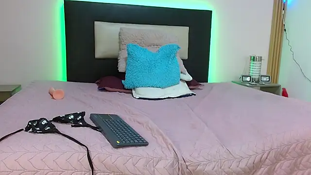 kaylaMinov_ live sex cam