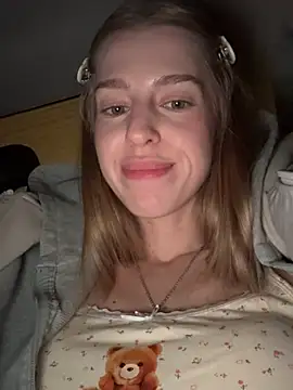 kira_mia live sex cam