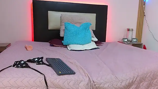 kaylaMinov_'s cam snapshot