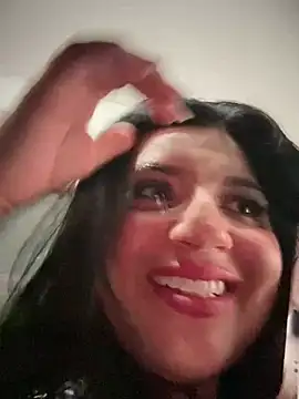 horny_roomiess's cam snapshot