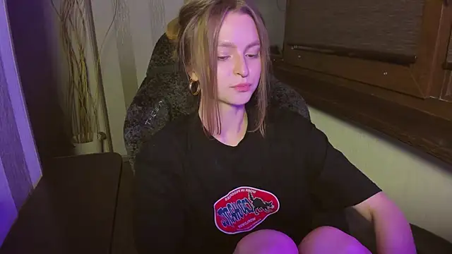 MollyRufous's cam snapshot