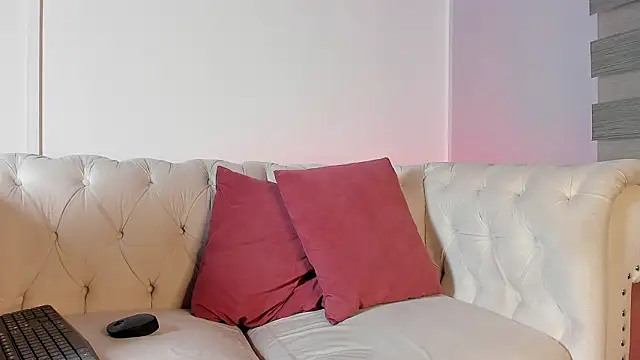 Lara_reynolds_'s cam snapshot