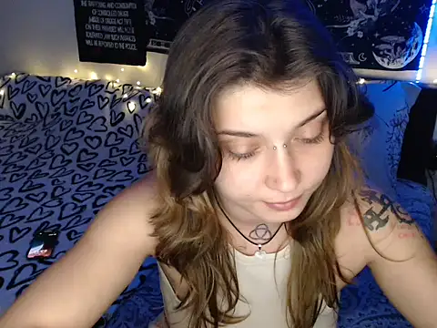 AlienforTwenty live sex cam