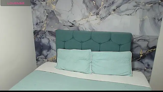 RoseeLuna's cam snapshot