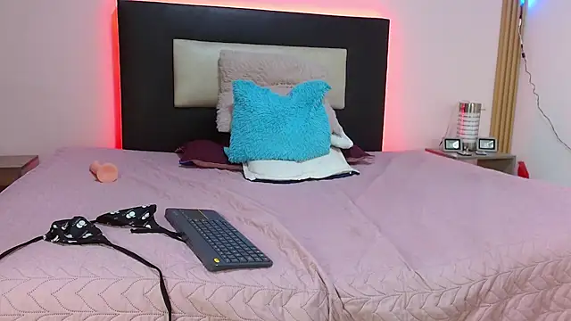 kaylaMinov_'s cam snapshot