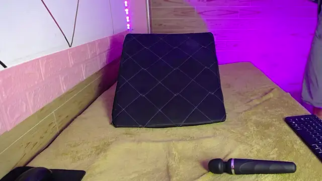 isabella_rossee's cam snapshot