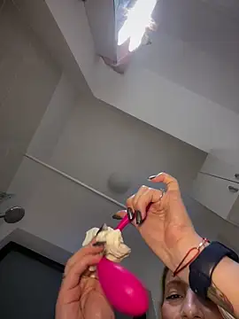 Ella_Charm's cam snapshot