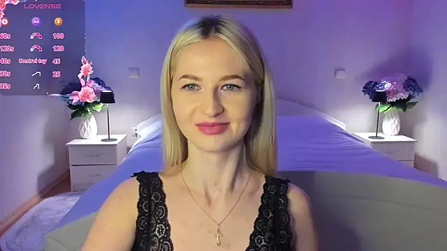 Julie_Blaze's cam snapshot