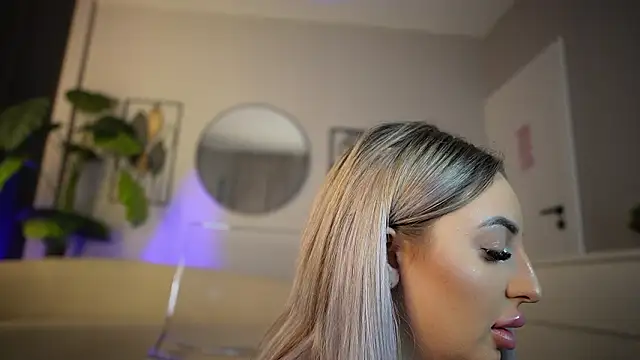 emily_bloom's cam snapshot