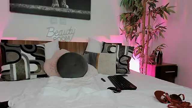 amara_seli's cam snapshot