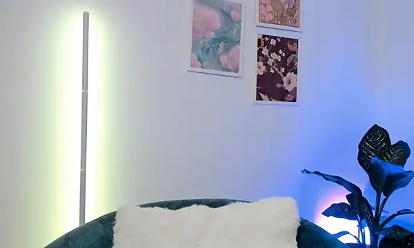 canelleGarces's cam snapshot