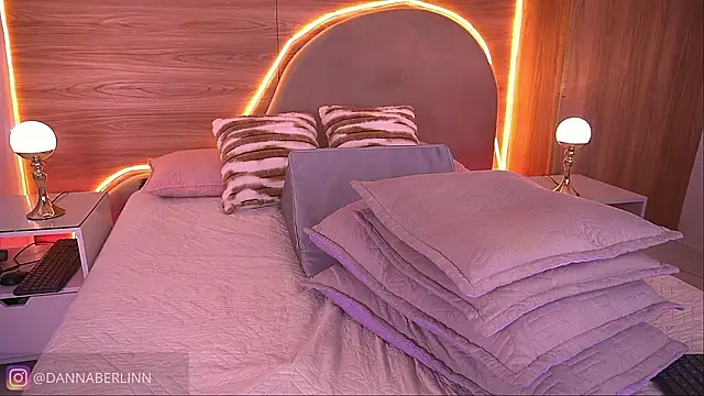 danna_berlin_'s cam snapshot