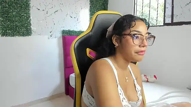 emily_stars1's cam snapshot