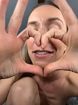 lola_tentatiion's cam snapshot