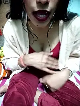 Yours-Zeenat's cam snapshot