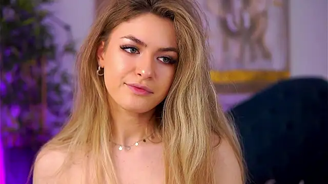 NayaQuinn live sex cam