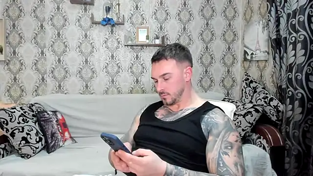 Jonmusclemaster's cam snapshot