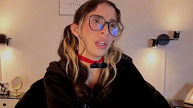 Emilia_Bons's cam snapshot