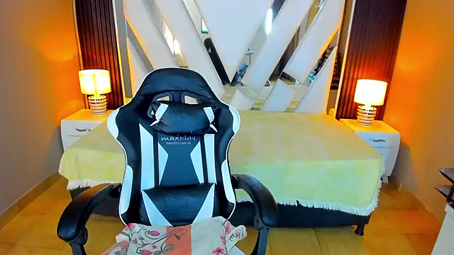 Linda4Petite's cam snapshot