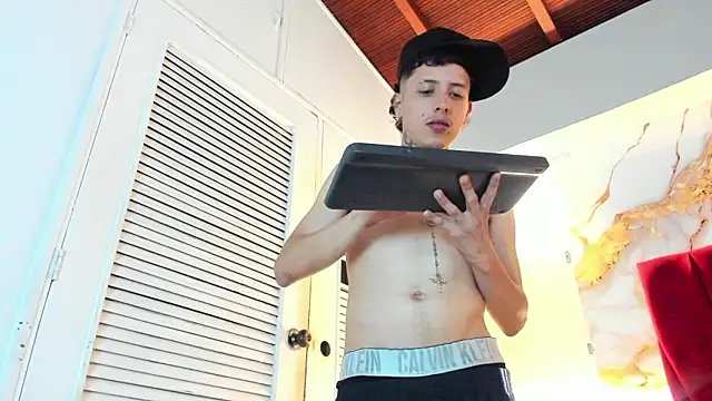 ESTEBAN_2102's cam snapshot