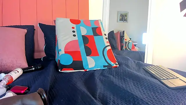 rose_thompson19's cam snapshot