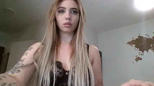 TeenLily's cam snapshot