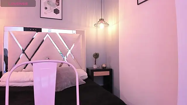 zoe-moreau's cam snapshot