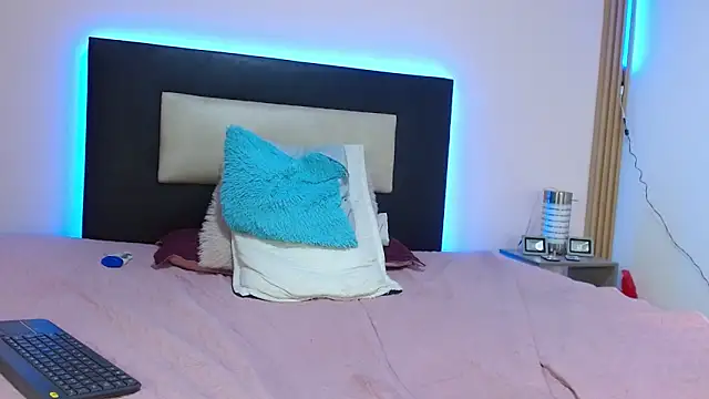 kaylaMinov_'s cam snapshot