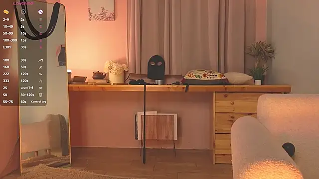 laracroftmansion's cam snapshot