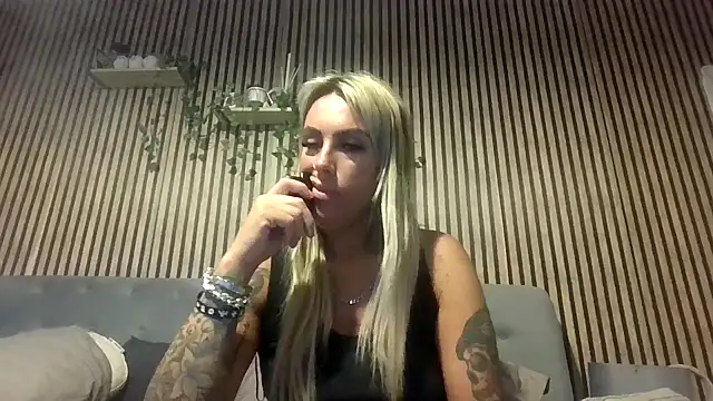 poppyinga1's cam snapshot